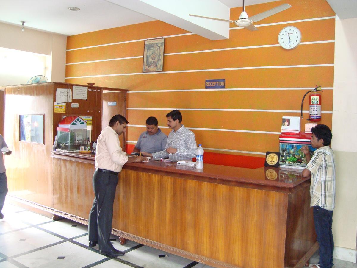 Hotel Ridhi N Sidhi Bettiah Buitenkant foto